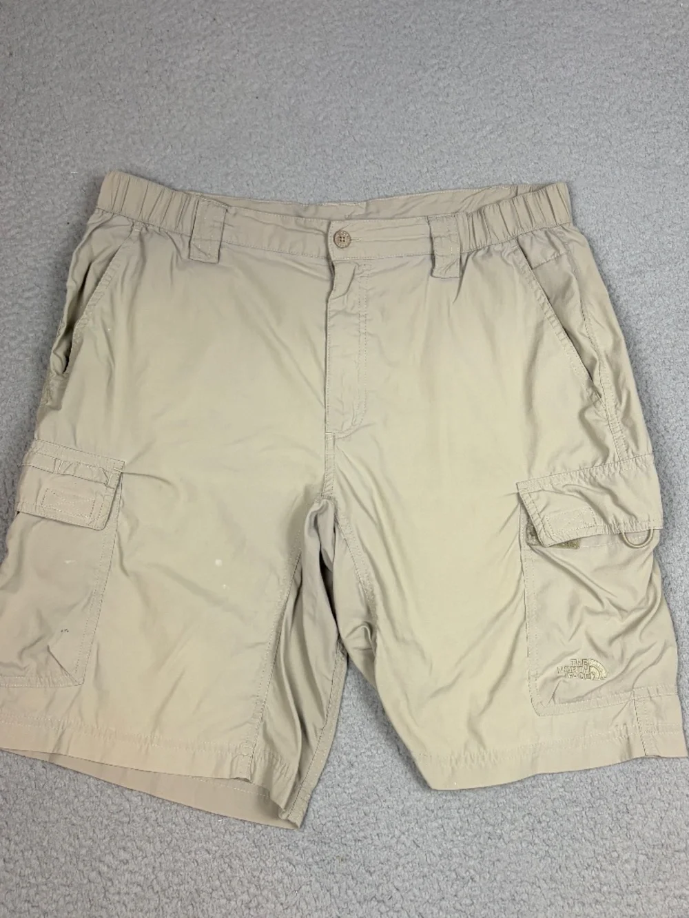The North Face Cargo Shorts Men's Large Beige Zip Pockets Outdoor Hiking Casual
